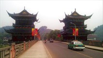 Плавно переходящим в китайский